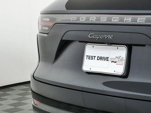 Certified 2023 Porsche Cayenne Platinum Edition AWD/4WD image 38