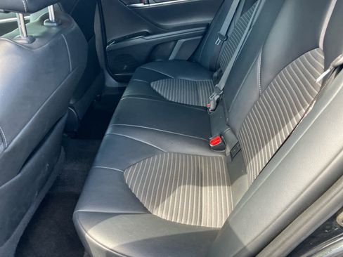 Used 2020 Toyota Camry SE w/ Carpet Mat Package FWD image 7