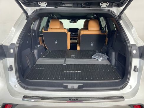 New 2026 Toyota Highlander Platinum AWD/4WD image 15
