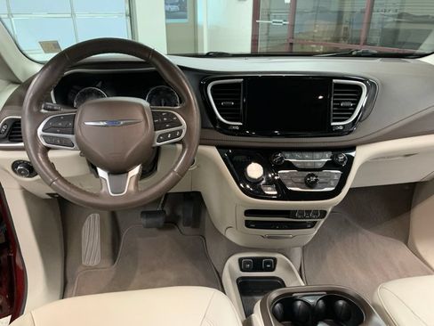 Certified 2021 Chrysler Pacifica Touring-L w/ Uconnect Theater Family Group FWD image 16
