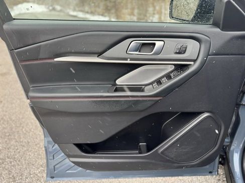Used 2025 Ford Explorer ST image 12