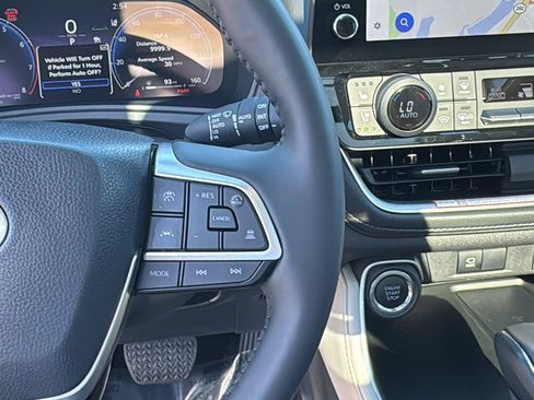 Certified 2025 Toyota Grand Highlander FWD image 17