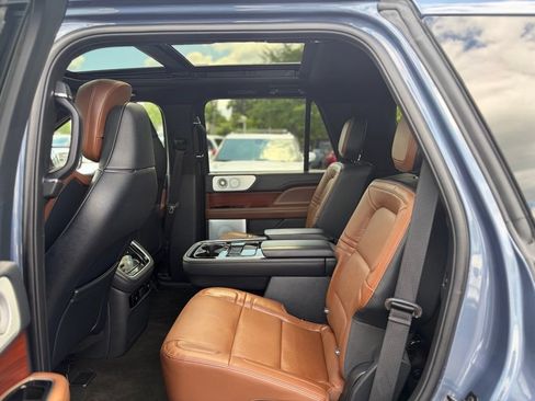 Used 2022 Lincoln Navigator Reserve AWD/4WD image 18