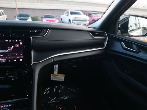 New 2025 Jeep Grand Cherokee Altitude image 25