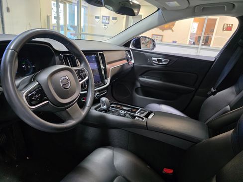 Used 2023 Volvo S60 T8 Plus image 16