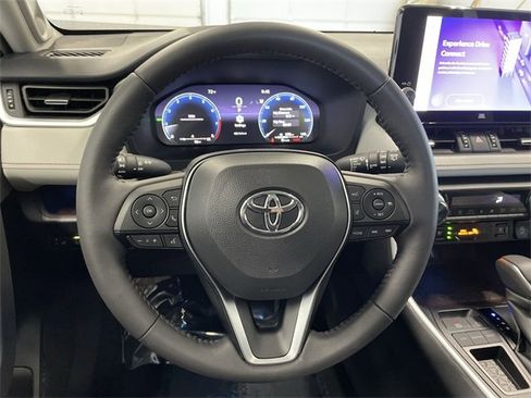 Used 2025 Toyota RAV4 Limited image 33
