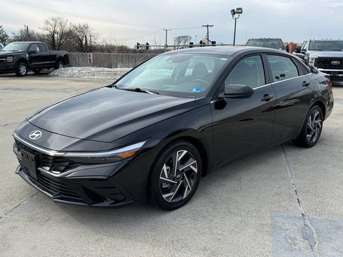 Used 2025 Hyundai Elantra SEL image 12