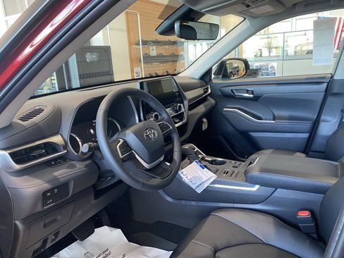 New 2026 Toyota Highlander XLE image 13