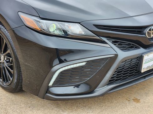 Used 2022 Toyota Camry SE image 11