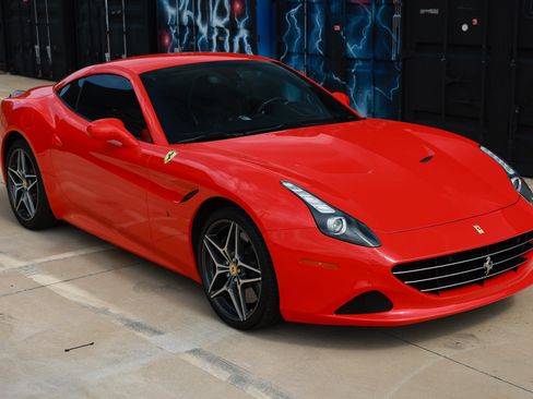 Used 2015 Ferrari California T RWD image 20