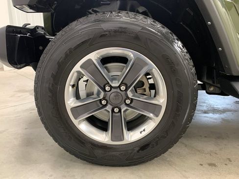 Used 2021 Jeep Wrangler Unlimited Sahara AWD/4WD image 2