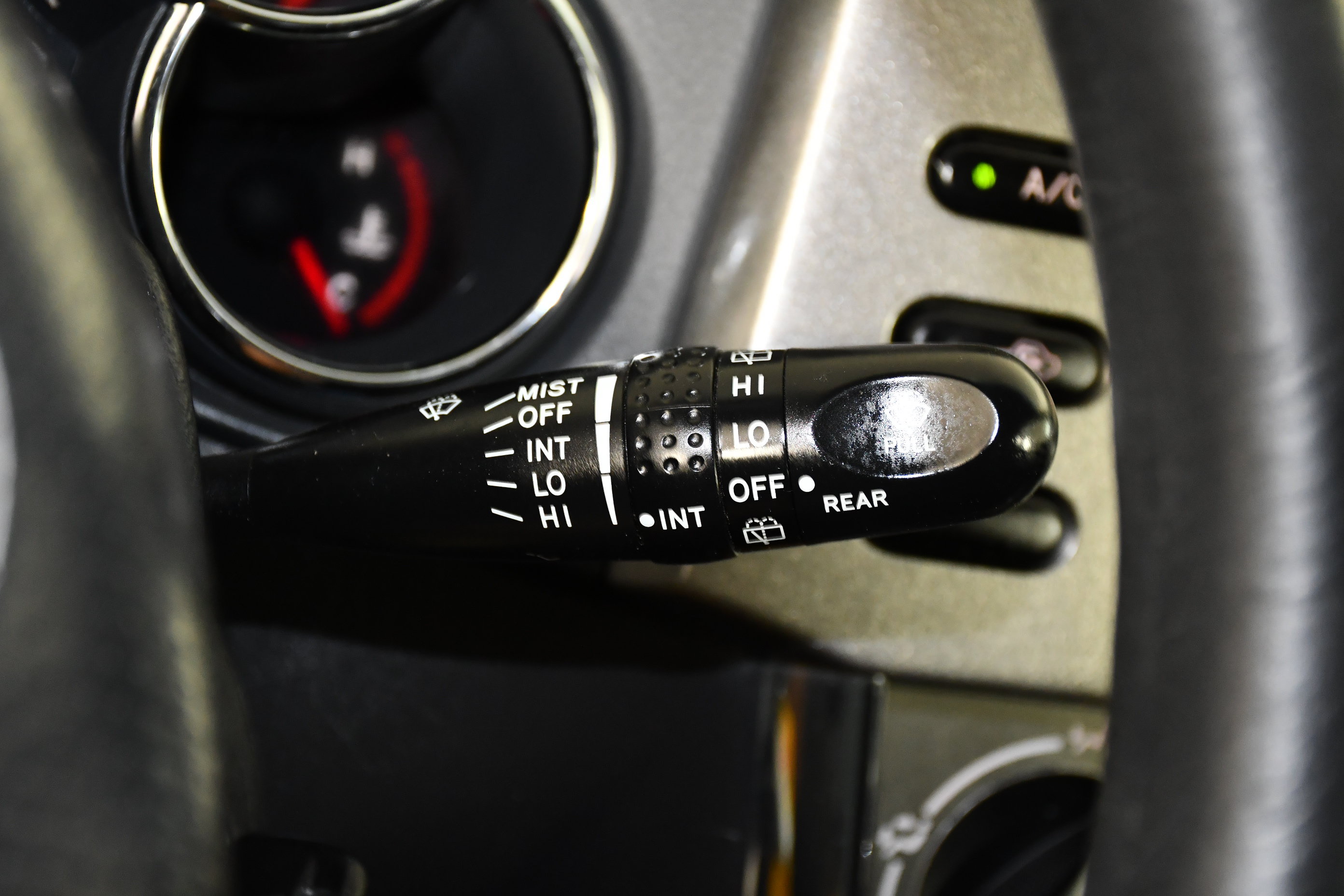 Used 2005 Pontiac Vibe w/ Power Group Value Package FWD image 21
