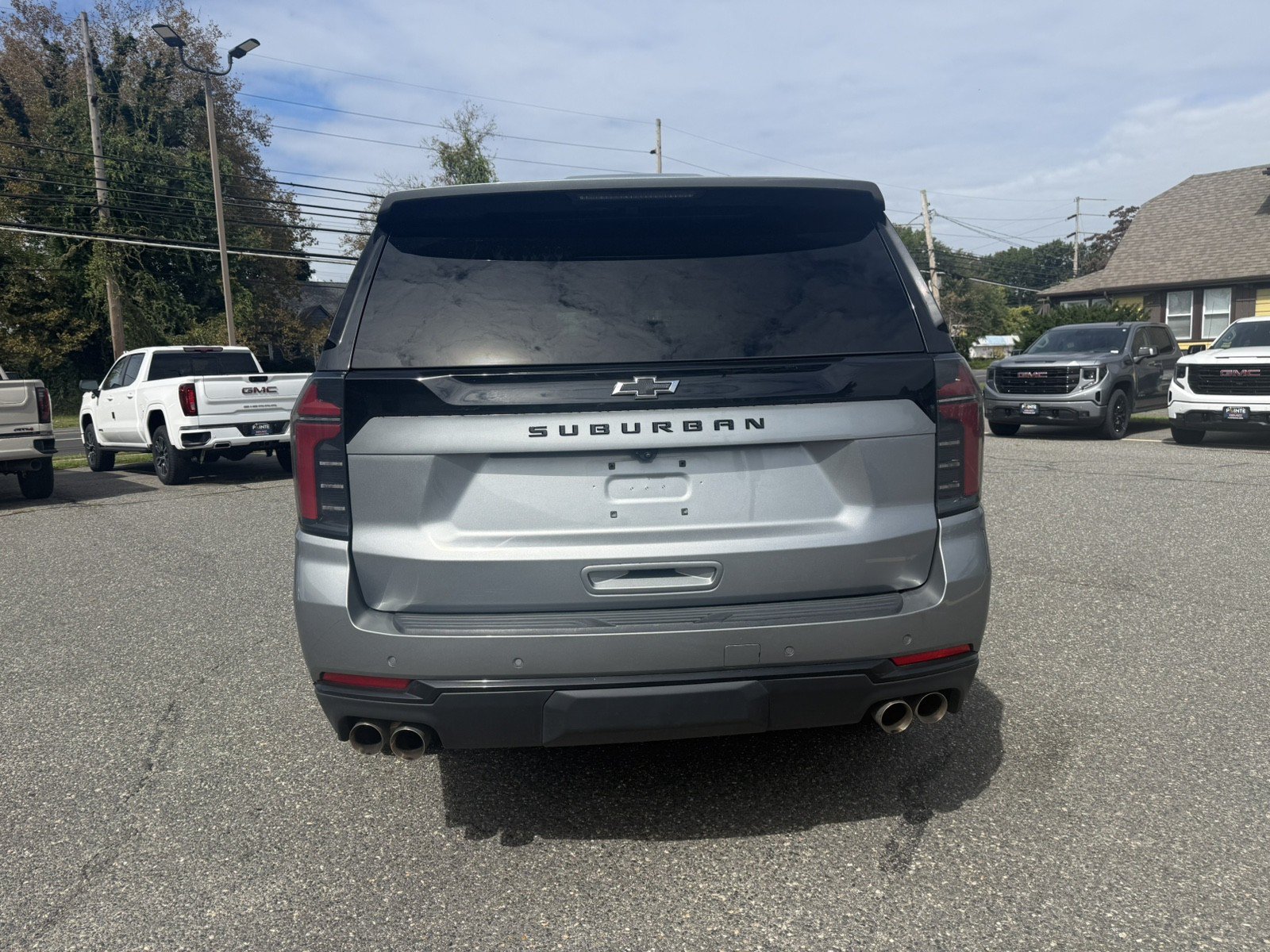 Used 2025 Chevrolet Suburban Z71 AWD/4WD image 4