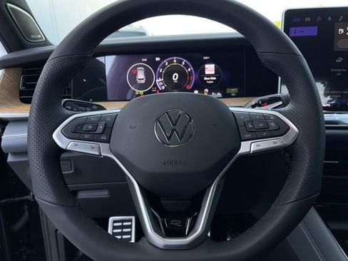 New 2026 Volkswagen Tiguan SEL R-Line AWD/4WD image 15