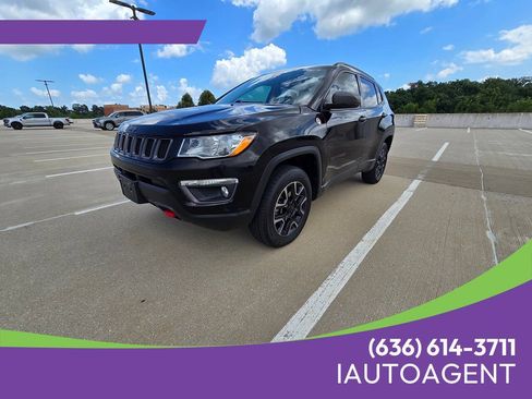 Used 2019 Jeep Compass Trailhawk w/ Cold Weather Group AWD/4WD image 1