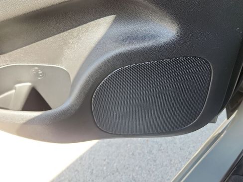 Used 2019 Jeep Grand Cherokee Altitude RWD image 16