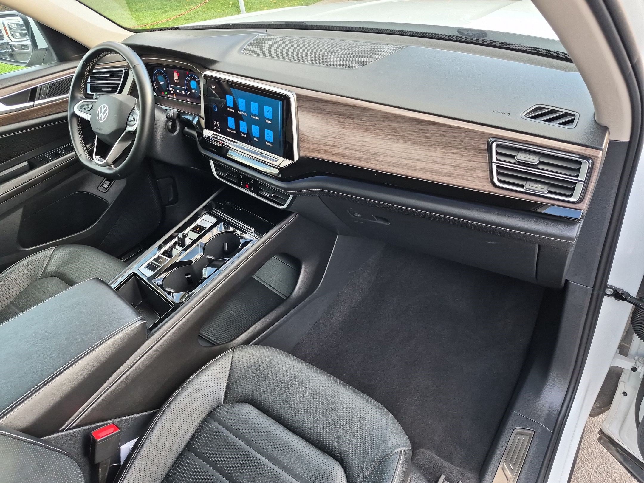Used 2025 Volkswagen Atlas SEL AWD/4WD image 36