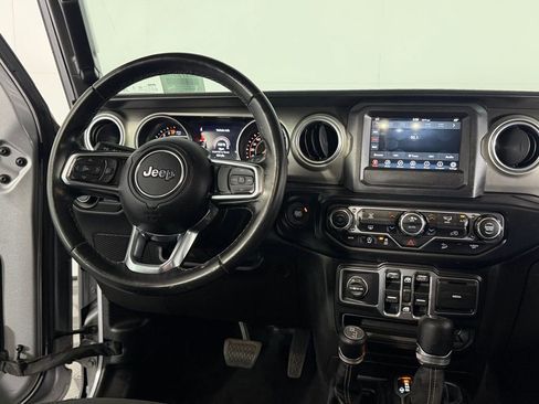 Used 2019 Jeep Wrangler Unlimited Sahara AWD/4WD image 13