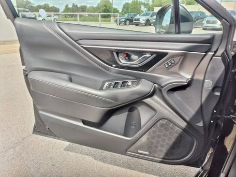 Used 2023 Subaru Outback Limited image 32