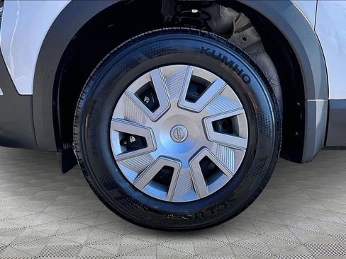 Used 2025 Nissan Kicks S image 24