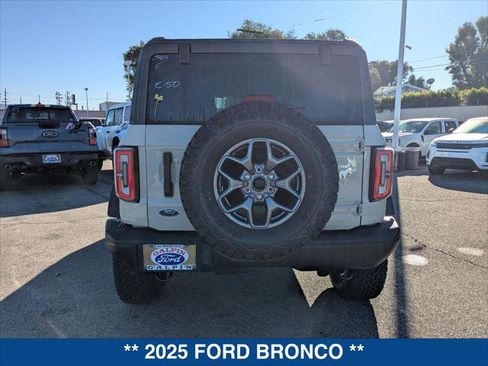 New 2025 Ford Bronco Badlands image 4