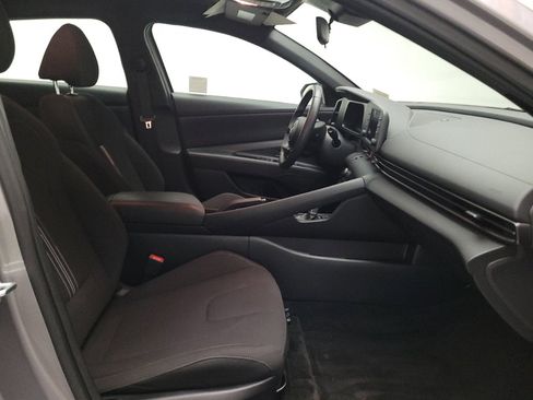 Used 2025 Hyundai Elantra Sport FWD image 21