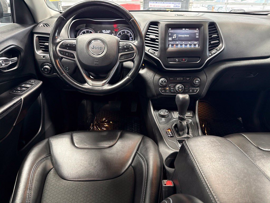 Used 2020 Jeep Cherokee Latitude Plus w/ Cold Weather Group AWD/4WD image 18