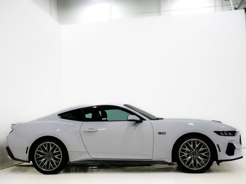 Used 2025 Ford Mustang GT Premium image 4