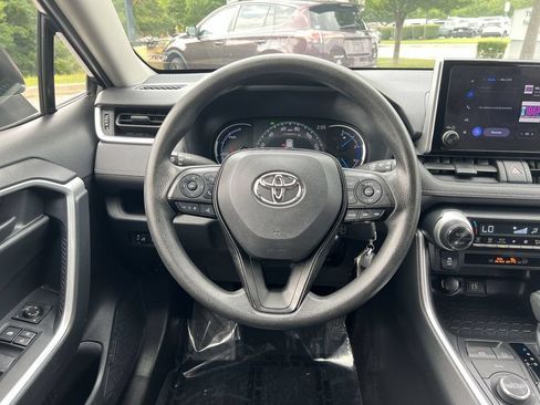 Used 2023 Toyota RAV4 LE AWD/4WD image 15