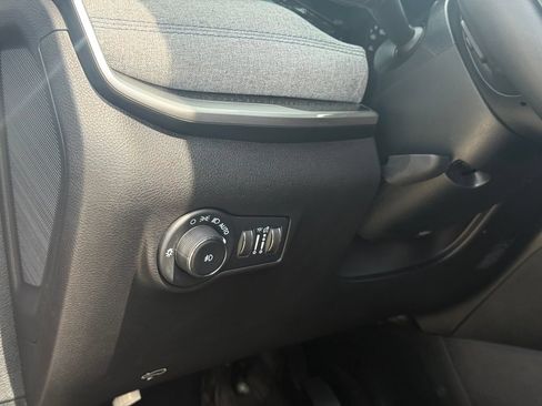 Used 2023 Jeep Compass Latitude AWD/4WD image 8