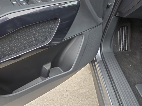 New 2025 Nissan Pathfinder SV w/ Black Appearance Package image 30