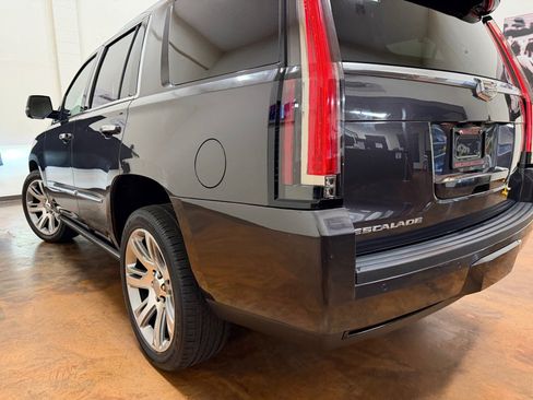 Used 2015 Cadillac Escalade Premium RWD image 46