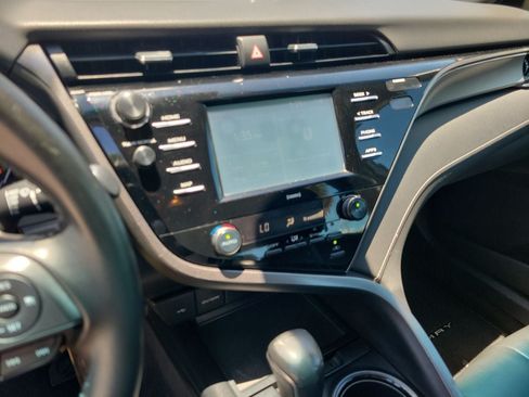 Used 2020 Toyota Camry SE FWD image 23