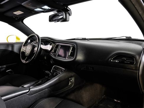 Used 2017 Dodge Challenger R/T image 10