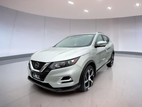Used 2022 Nissan Rogue Sport SL image 2