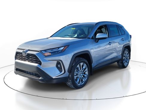 Used 2025 Toyota RAV4 XLE Premium image 2