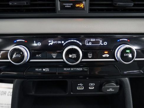 Used 2023 Honda Pilot LX image 28