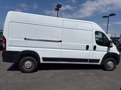 Used 2024 RAM ProMaster 2500 w/ Convenience Group FWD image 11