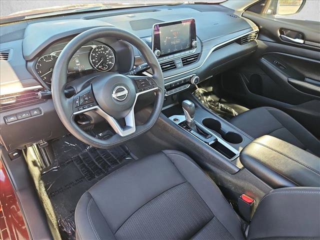 Used 2025 Nissan Altima 2.5 SV FWD image 12