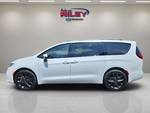 Used 2023 Chrysler Pacifica Touring-L w/ S Appearance Package AWD/4WD image 4