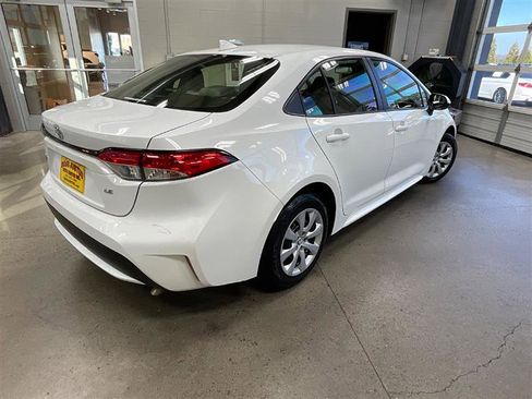 Used 2022 Toyota Corolla LE image 5