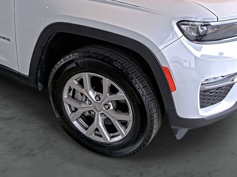 Used 2022 Jeep Grand Cherokee Limited AWD/4WD image 16