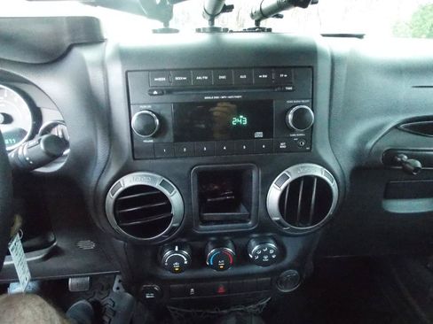 Used 2012 Jeep Wrangler Unlimited Sport AWD/4WD image 10