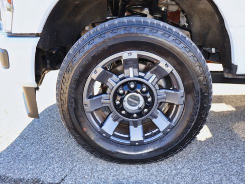 Used 2024 Ford F250 Lariat w/ Sport Appearance Package image 39