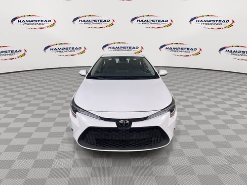 Used 2021 Toyota Corolla LE w/ LE Convenience Package FWD image 3
