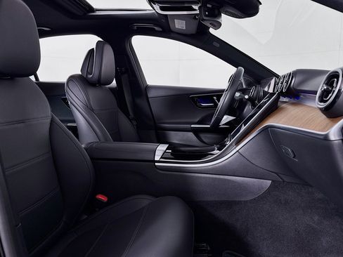 Certified 2024 Mercedes-Benz C 300 Sedan image 6