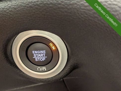 Used 2025 Chrysler Pacifica Select FWD image 23