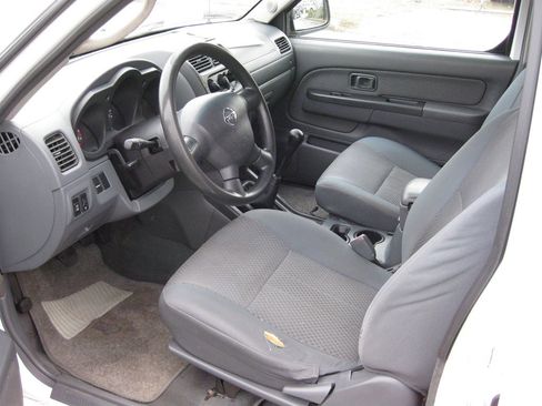 Used 2002 Nissan Xterra XE image 13