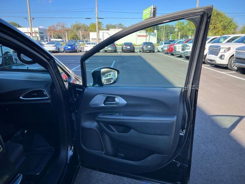 Used 2019 Chrysler Pacifica Touring Plus w/ S Appearance Package image 52