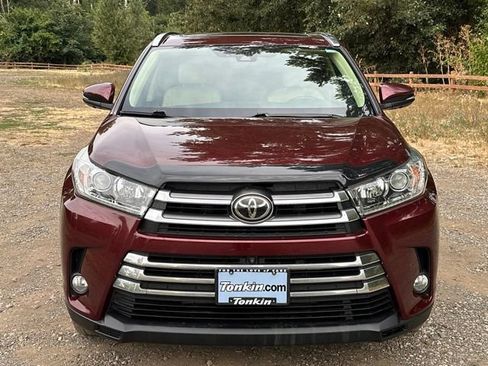 Used 2017 Toyota Highlander Limited Platinum AWD/4WD image 3